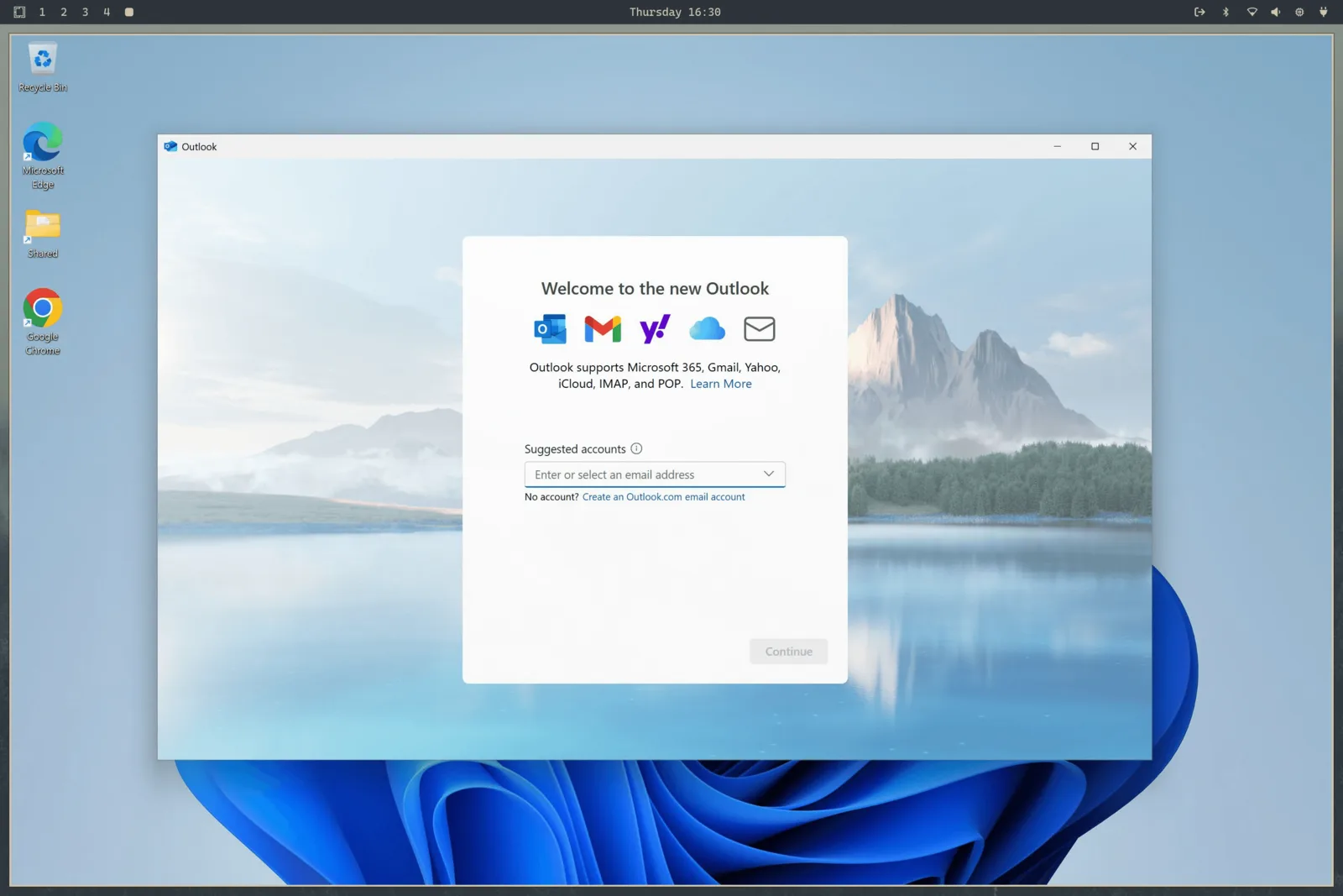 Omarchy ඇතුළත Outlook ධාවනය කරන Windows 11, ඉහළින් Omarchy වැඩතල තීරුව පෙනේ
